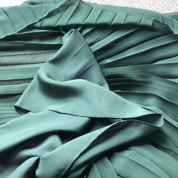 NWT Carlisle Green Pleated Chiffon Midi Skirt - Picture 6 of 7